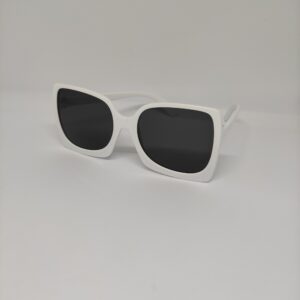 fehér oversize napszemüveg, hogy egyéni legyen a megjelenésed, hasonló termékeinket megtekintheti weboldalunkon http://www.bizsubutik.hu